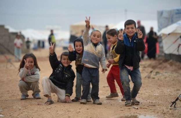 help-syrian-refugees-now-happy-go-give